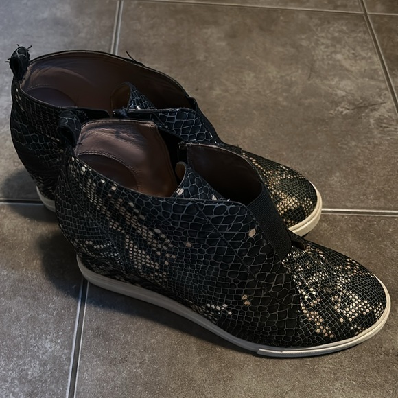 Paolo side zip wedge booties. Snake skin pattern black and gold - Picture 2 of 6